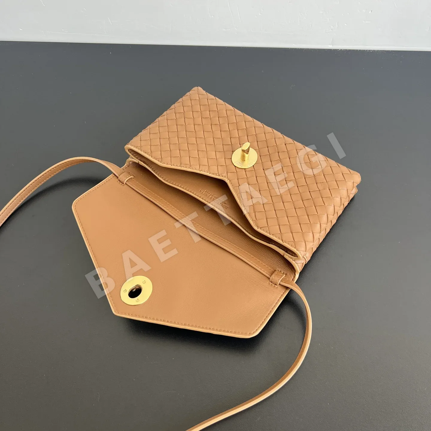 보테가베네타 뉴 노트 락 크로스바디백 817191 5956 상세 이미지 4