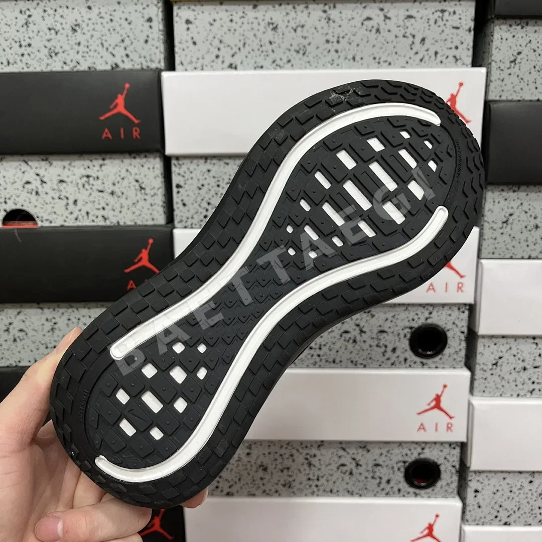 나이키 줌 보메로 18 HV8150-003 201114 Nike Zoom Vomero 18 상세 이미지 3