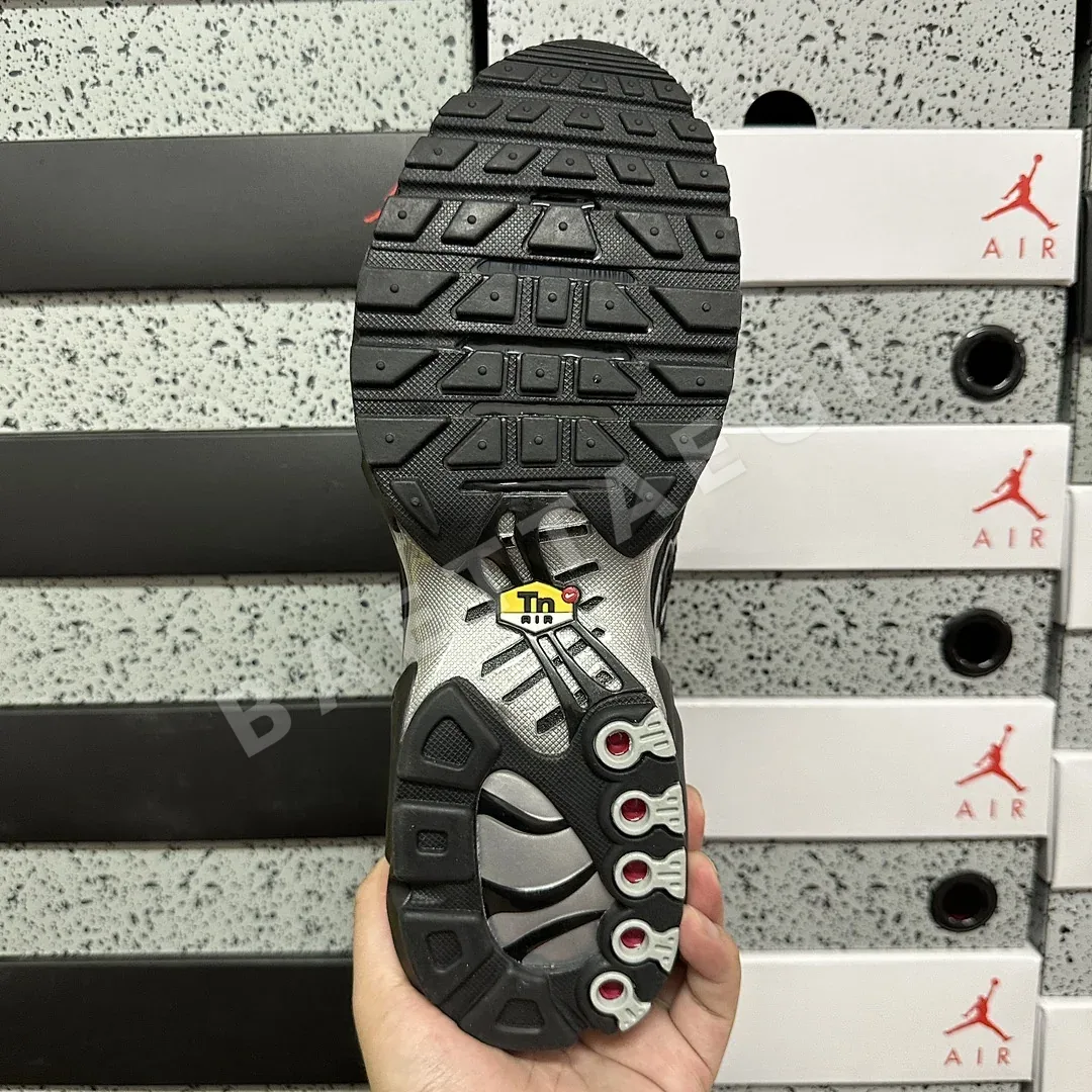 나이키 [DF] 에어 맥스 플러스 프리미엄 HQ3029-001 201069 Nike Air Max Plus Premium Black 상세 이미지 5