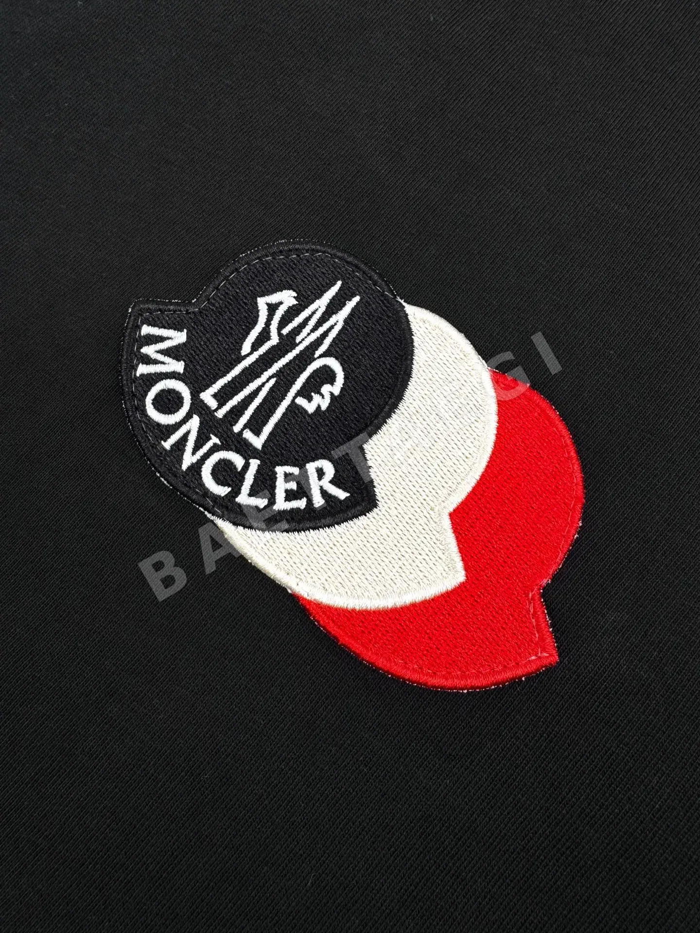 몽클레르 패치 로고 남성 반팔 티셔츠 상세 이미지 4