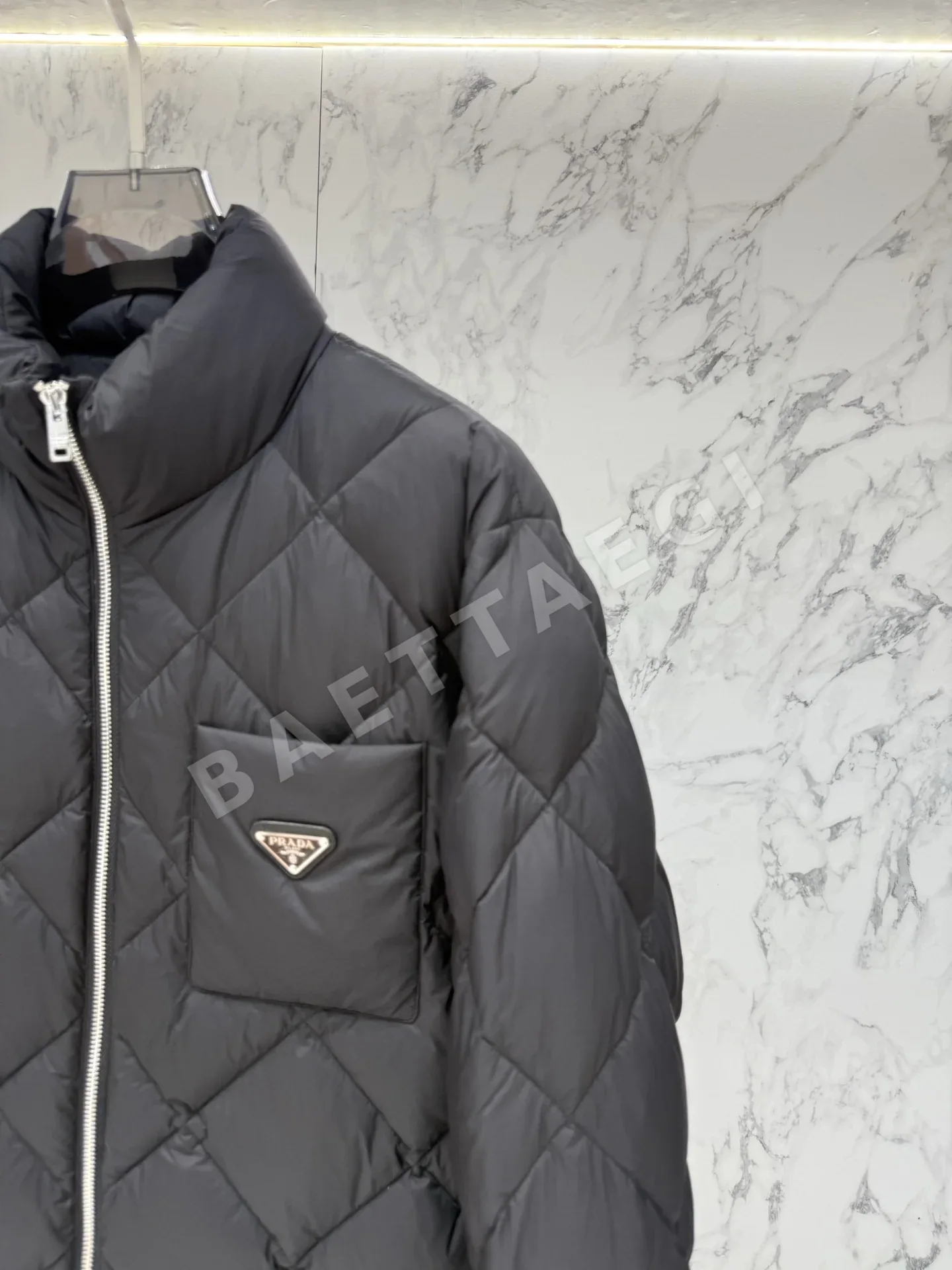 프라다 자카드 나일론 남성 패딩 상세 이미지 4
