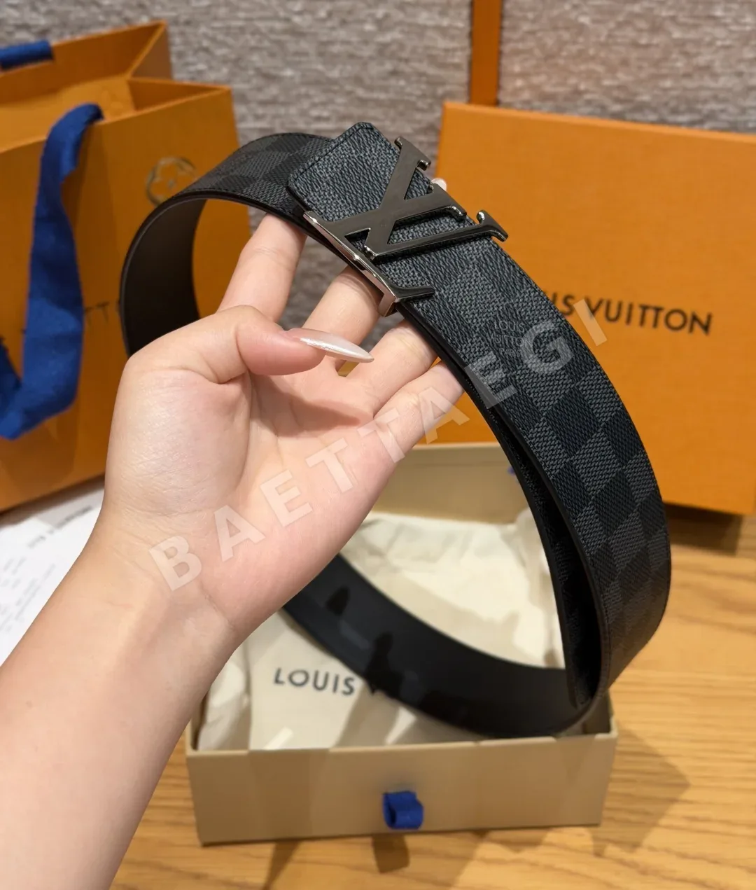 루이비통 이니셜 40mm 리버시블 벨트 상세 이미지 4
