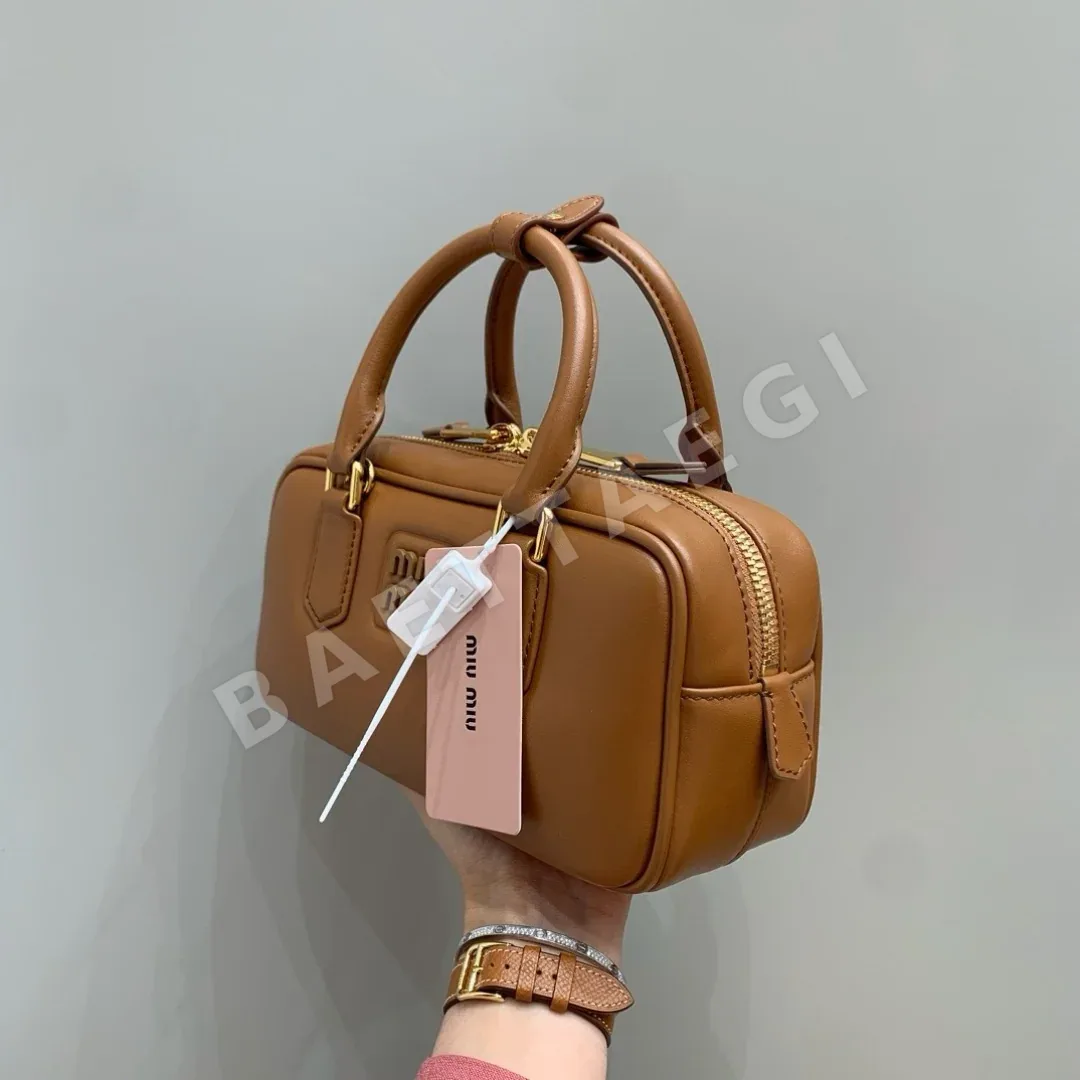 미우미우 코냑 소가죽 미니 숄더백 5BB142 상세 이미지 5