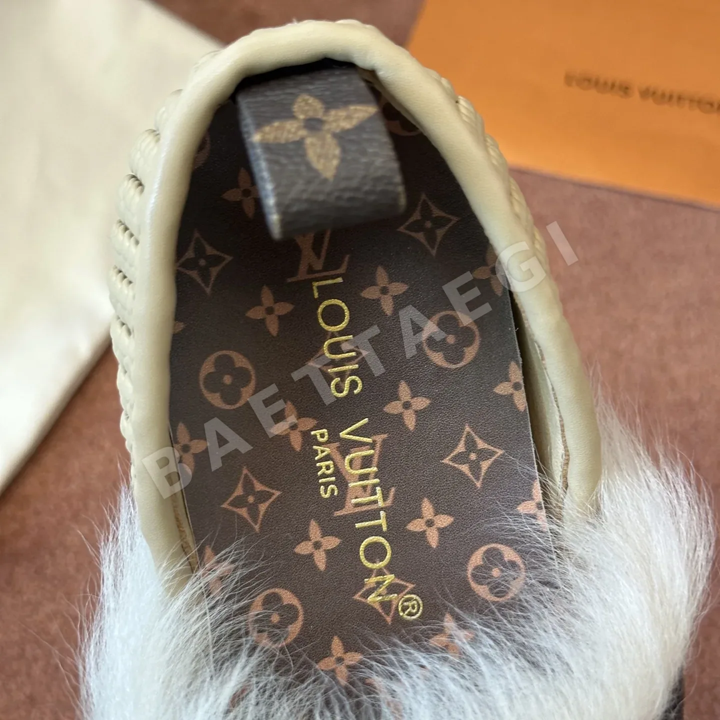 루이비통 헤이븐 플랫 클로즈드 뮬 상세 이미지 5