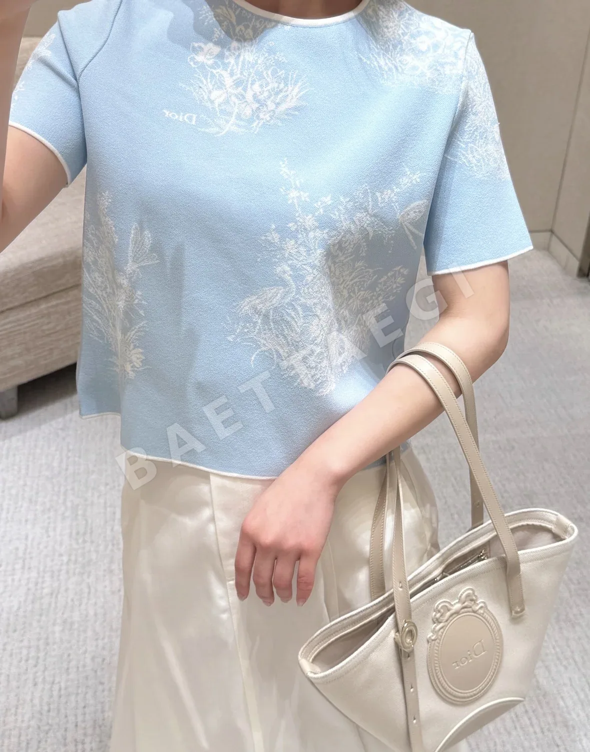 디올 토와르 드 쥬이 자카드 여성 반팔 크롭 스웨터 131601