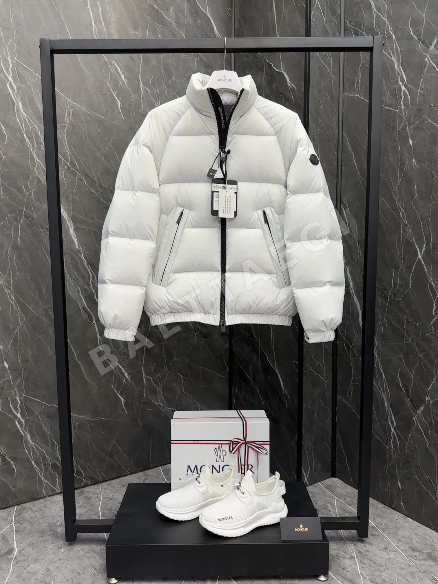몽클레르 조글러 남성 숏 패딩 재킷 상세 이미지 2