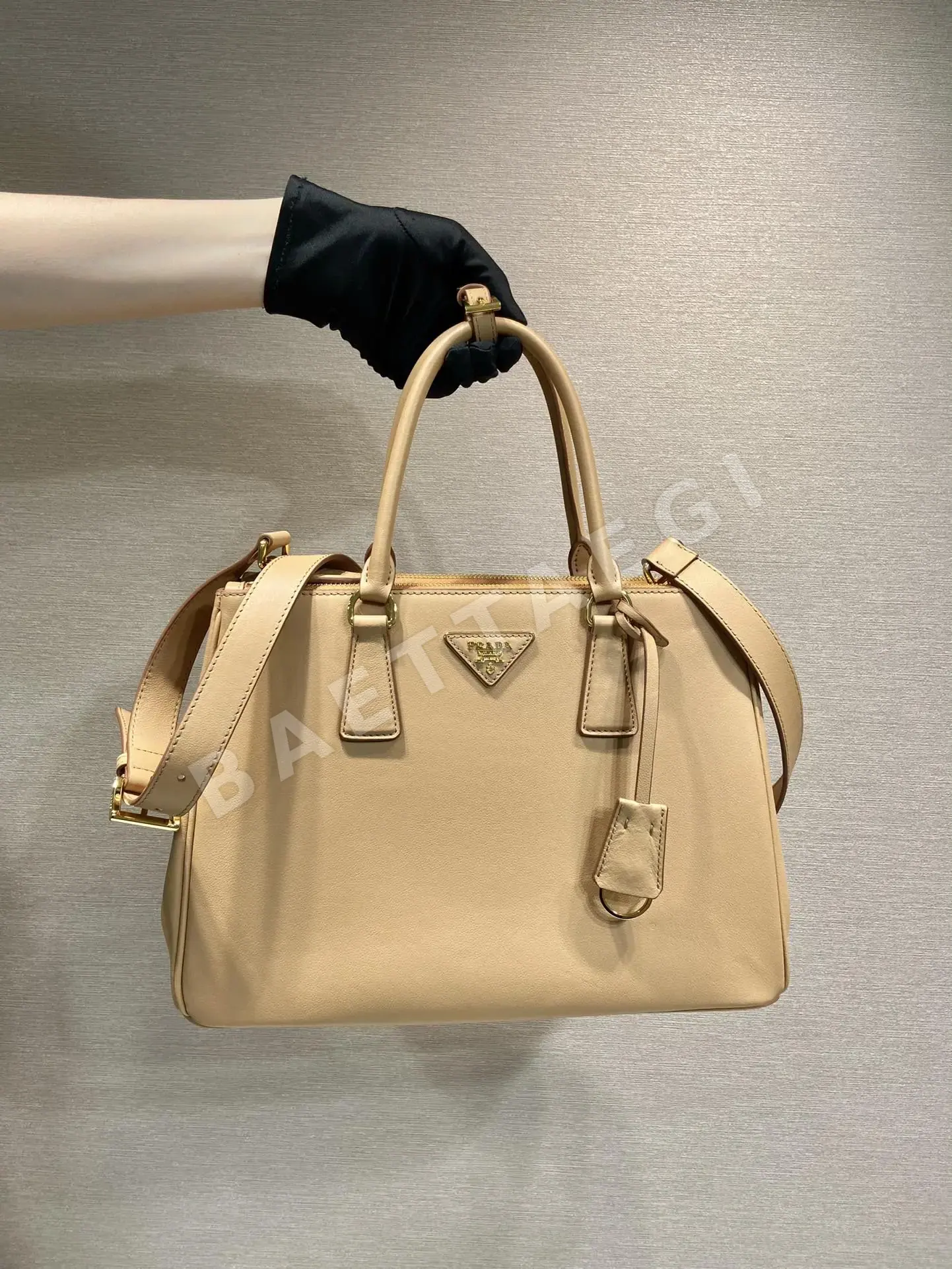 프라다 사피아노 송아지가죽 숄더백 1BA274 67586