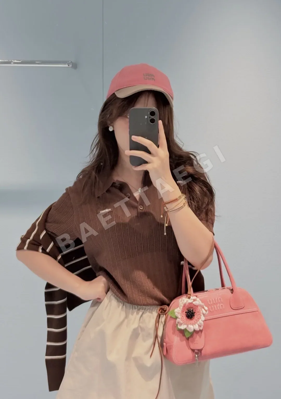 미우미우 진주버튼 카라 반팔 티셔츠 121668