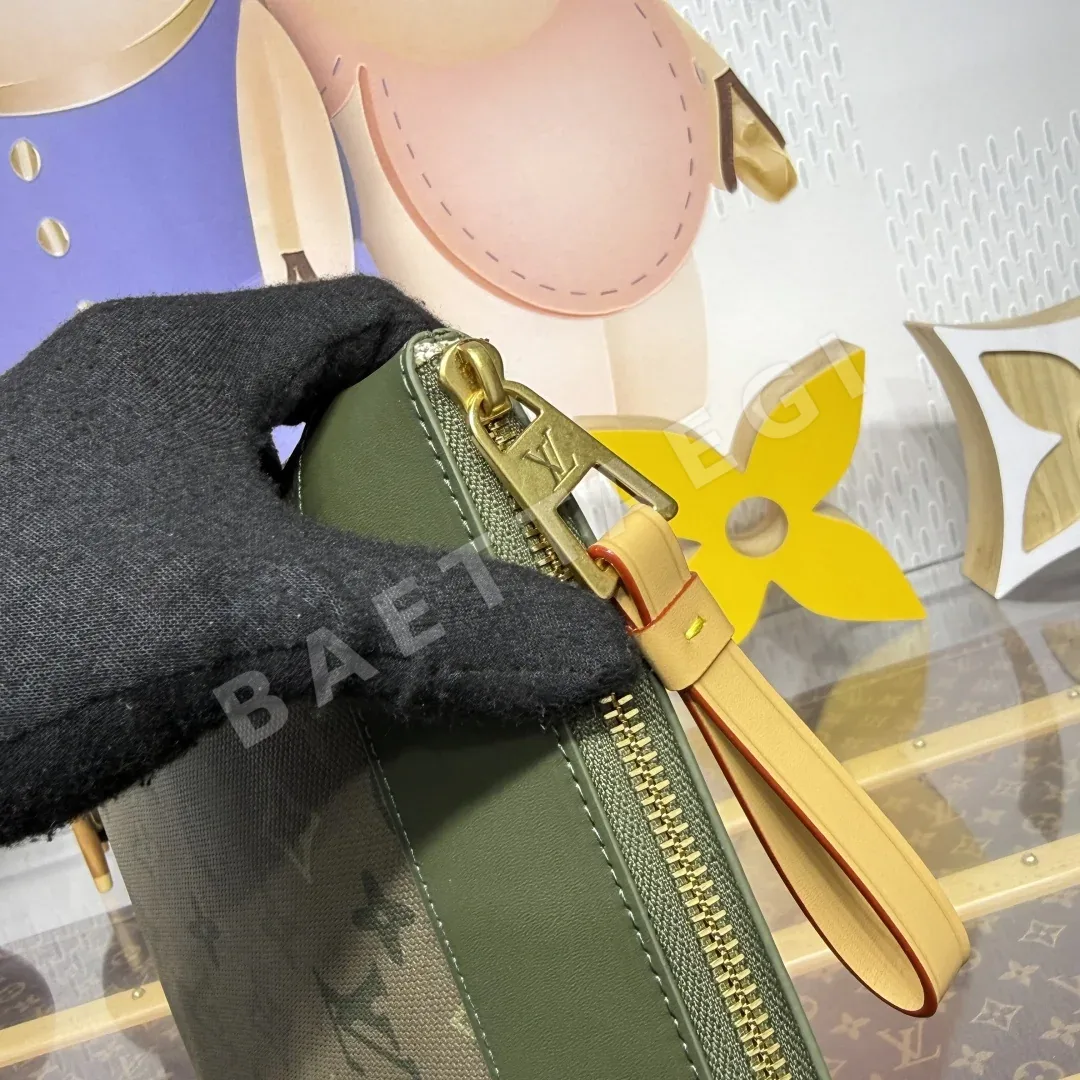 루이비통 그린 모노그램 포쉐트 보야주 클러치 가방 M26970 상세 이미지 6