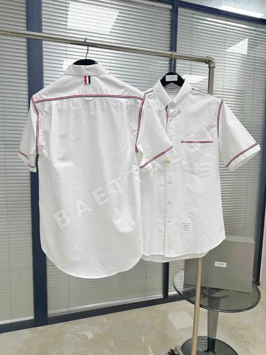 톰브라운 리본 장식 남성 반팔 셔츠 상세 이미지 4