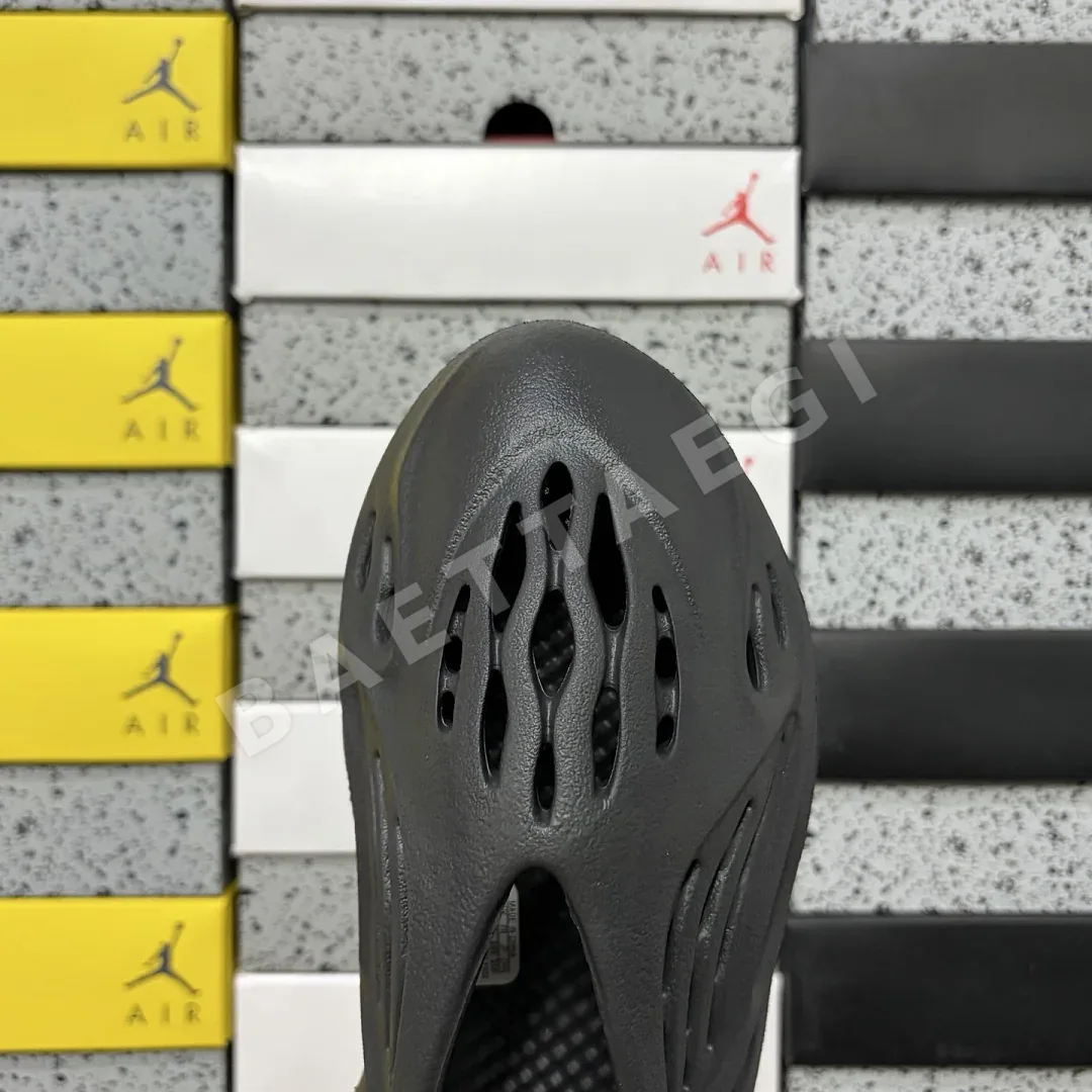 아디다스 [LW] 이지 폼 RNR HP8739 200634 Adidas Yeezy Foam RNR Onyx 상세 이미지 7