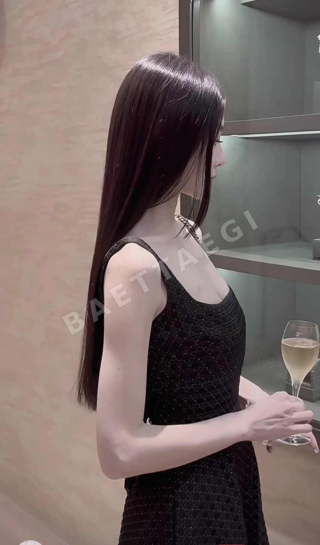 디올 블랙 골드 나비 매듭 홀터넥 원피스 상세 이미지 8