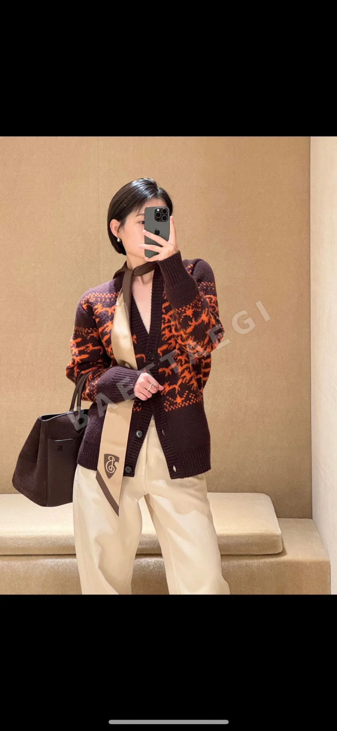 버버리 스웨이드 토트백 상세 이미지 5