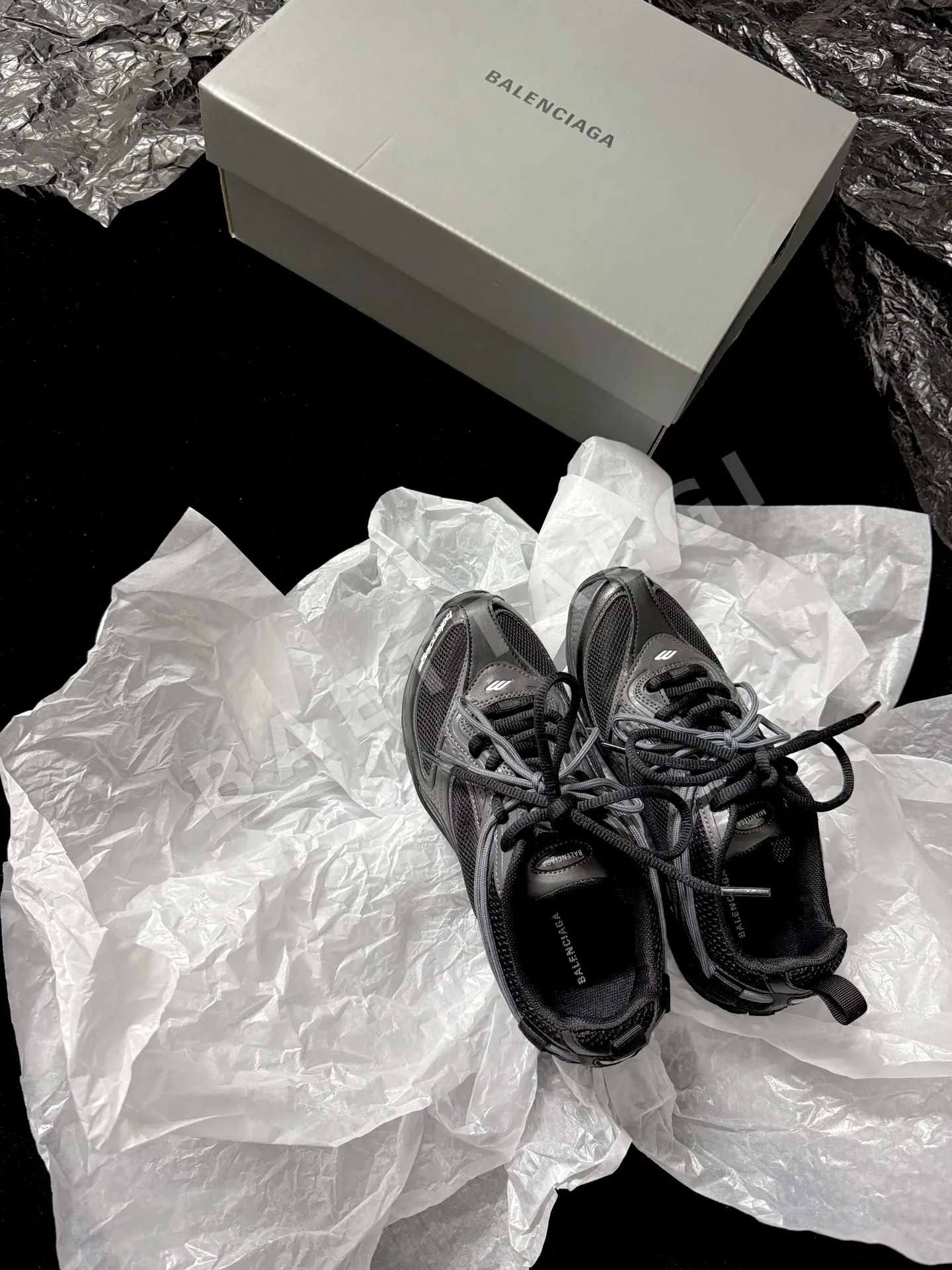 발렌시아가 메시 청키 스니커즈 95900