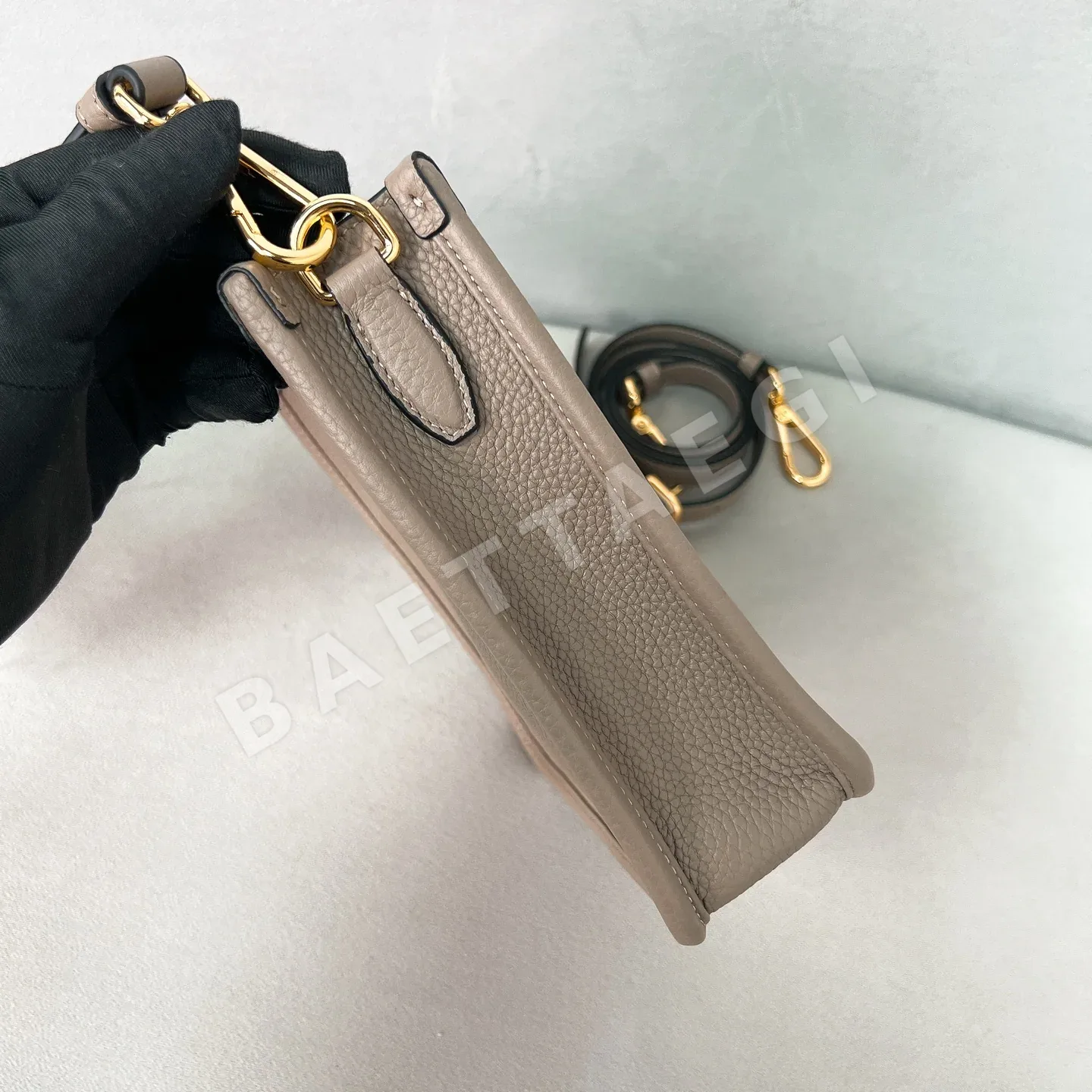 프라다 뉴 그레인 소가죽 숄더백 1BH191 상세 이미지 3