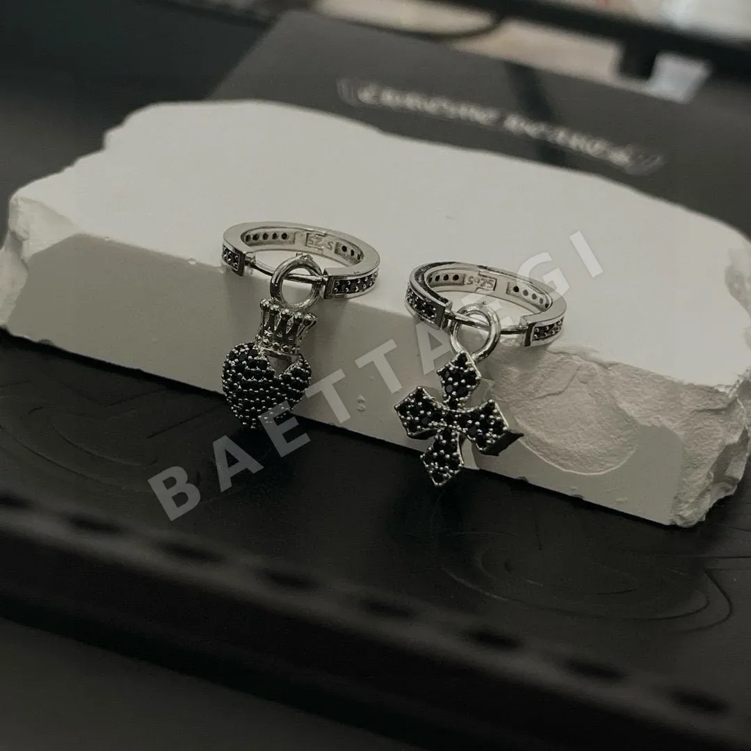 크롬하츠 크로스 블랙 큐빅 귀걸이 상세 이미지 3