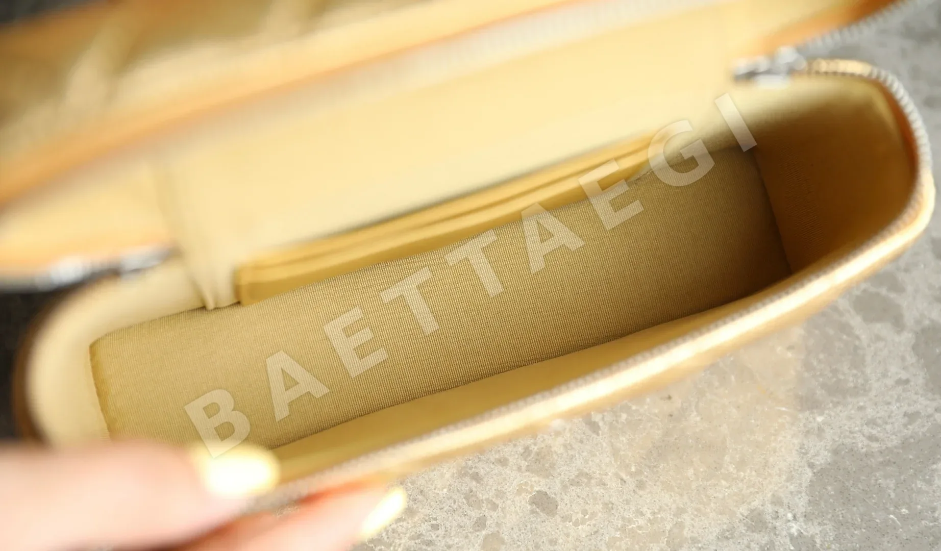샤넬 골드 퀼팅 캐비어 박스백 가방 상세 이미지 7