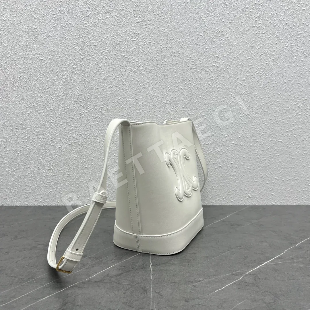 셀린느 쿠이르 버킷백 상세 이미지 2