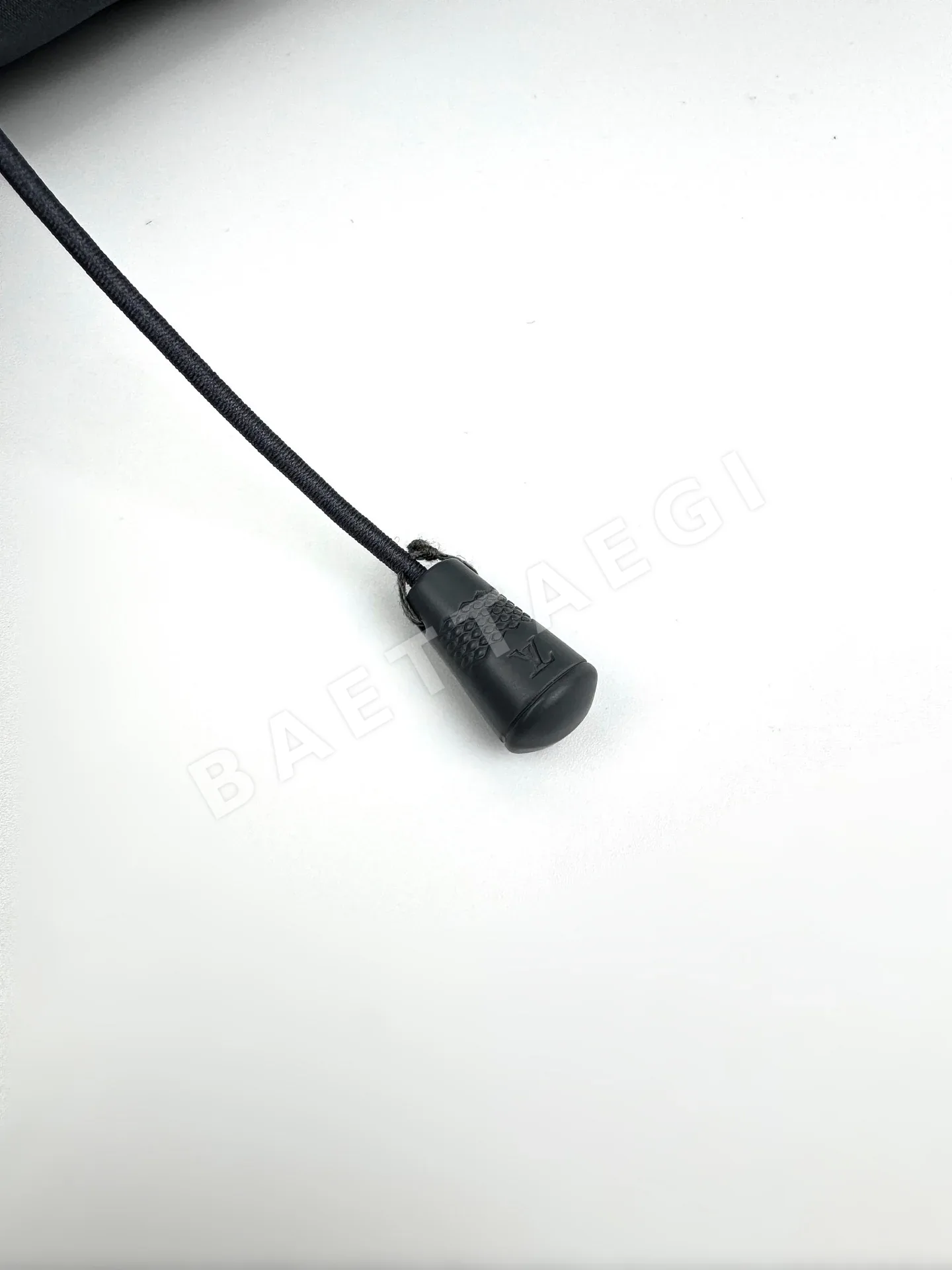 루이비통 모노그램 패턴 스키 다운 재킷 남성 패딩 상세 이미지 8