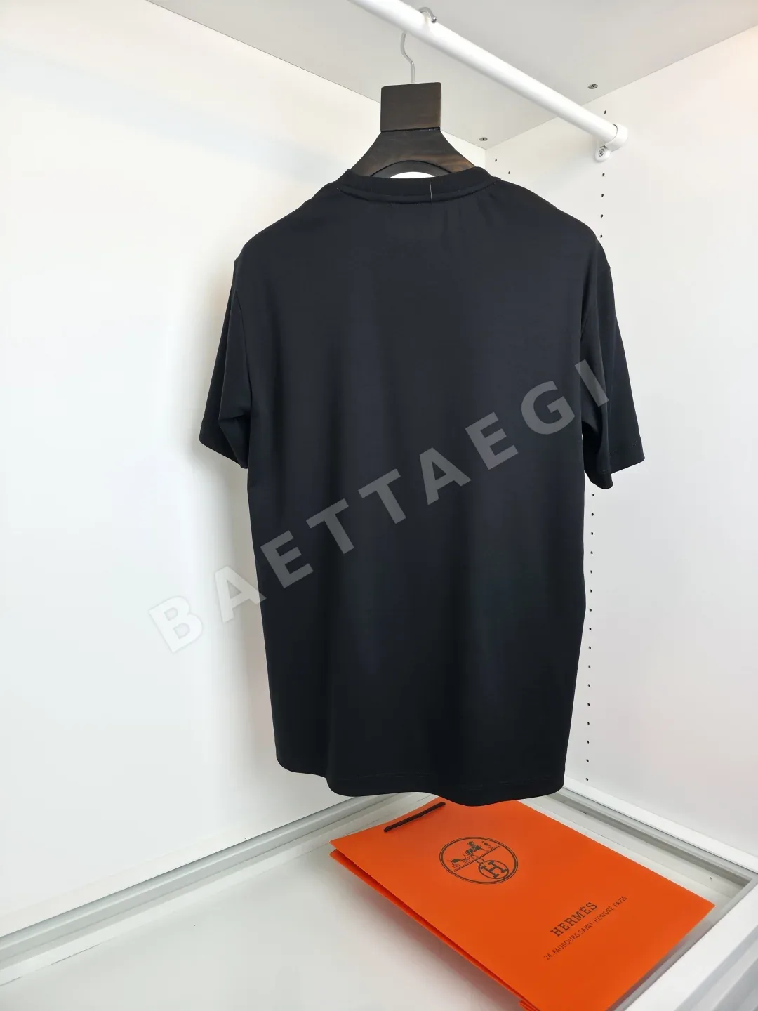 에르메스 라인석 장식 크루넥 남성 반팔 티셔츠 상세 이미지 2