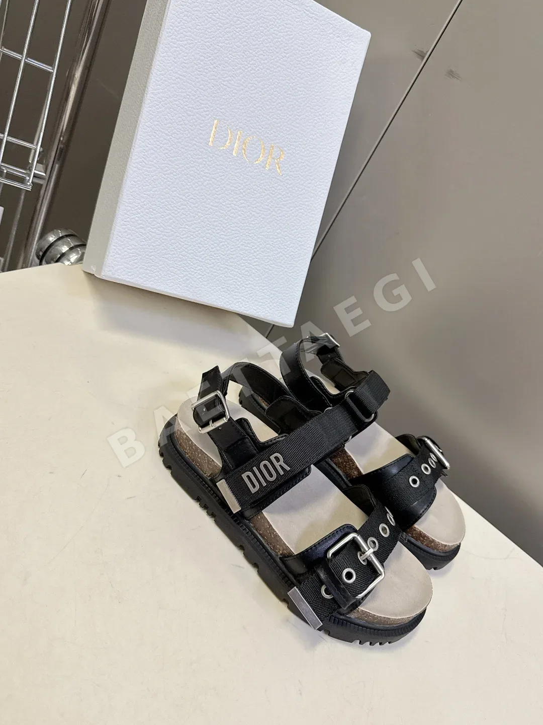디올 더블 버클 플랫폼 샌들 상세 이미지 2