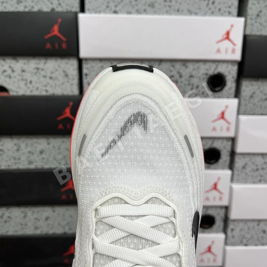 나이키 줌 보메로 18 IH3251-100 201118 Nike Zoom Vomero 18 상세 이미지 6