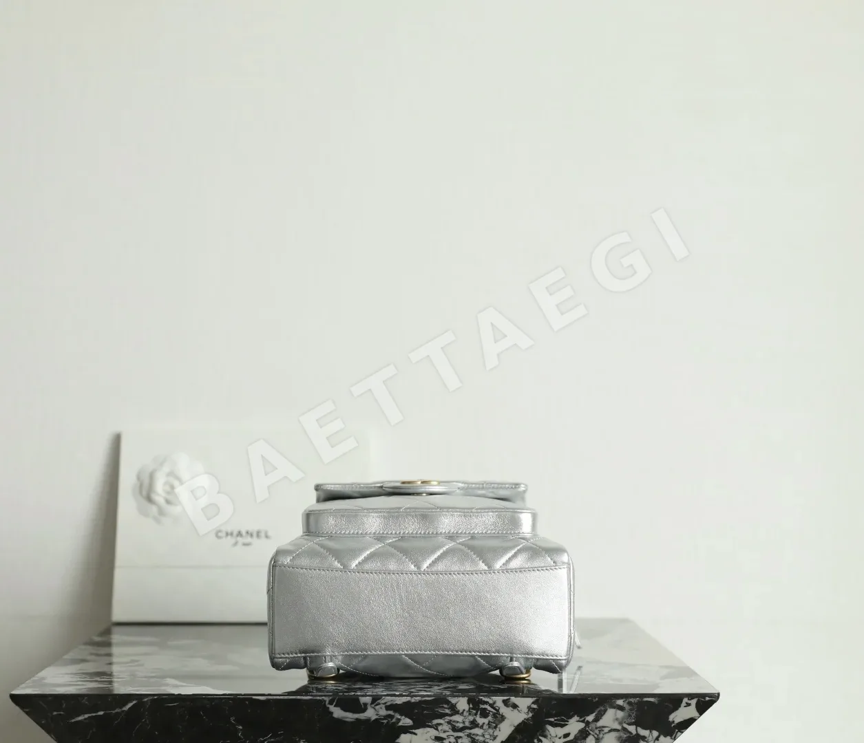 샤넬(Chanel) 25K 메탈릭 실버 백팩 AS5793 상세 이미지 7