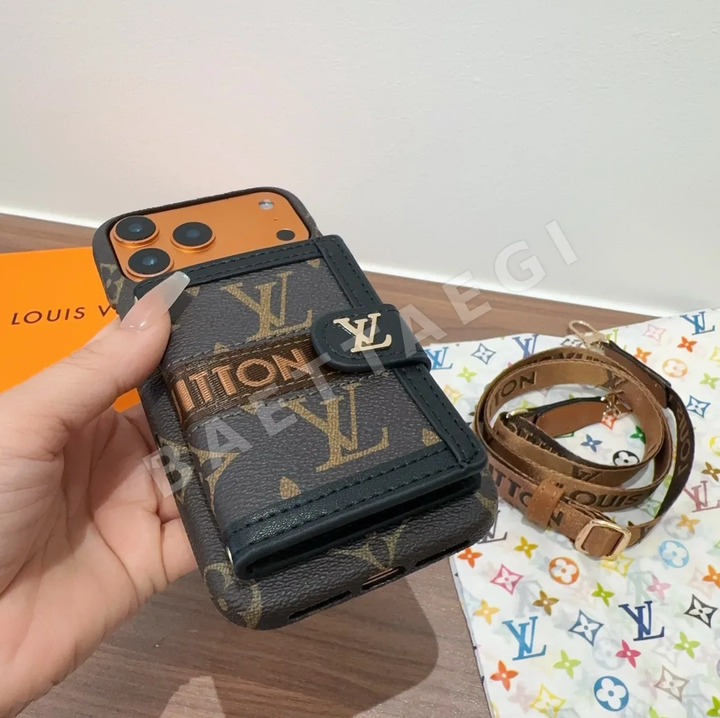 루이비통 LV 웨빙 크로스바디 카드홀더 폰 케이스 상세 이미지 8