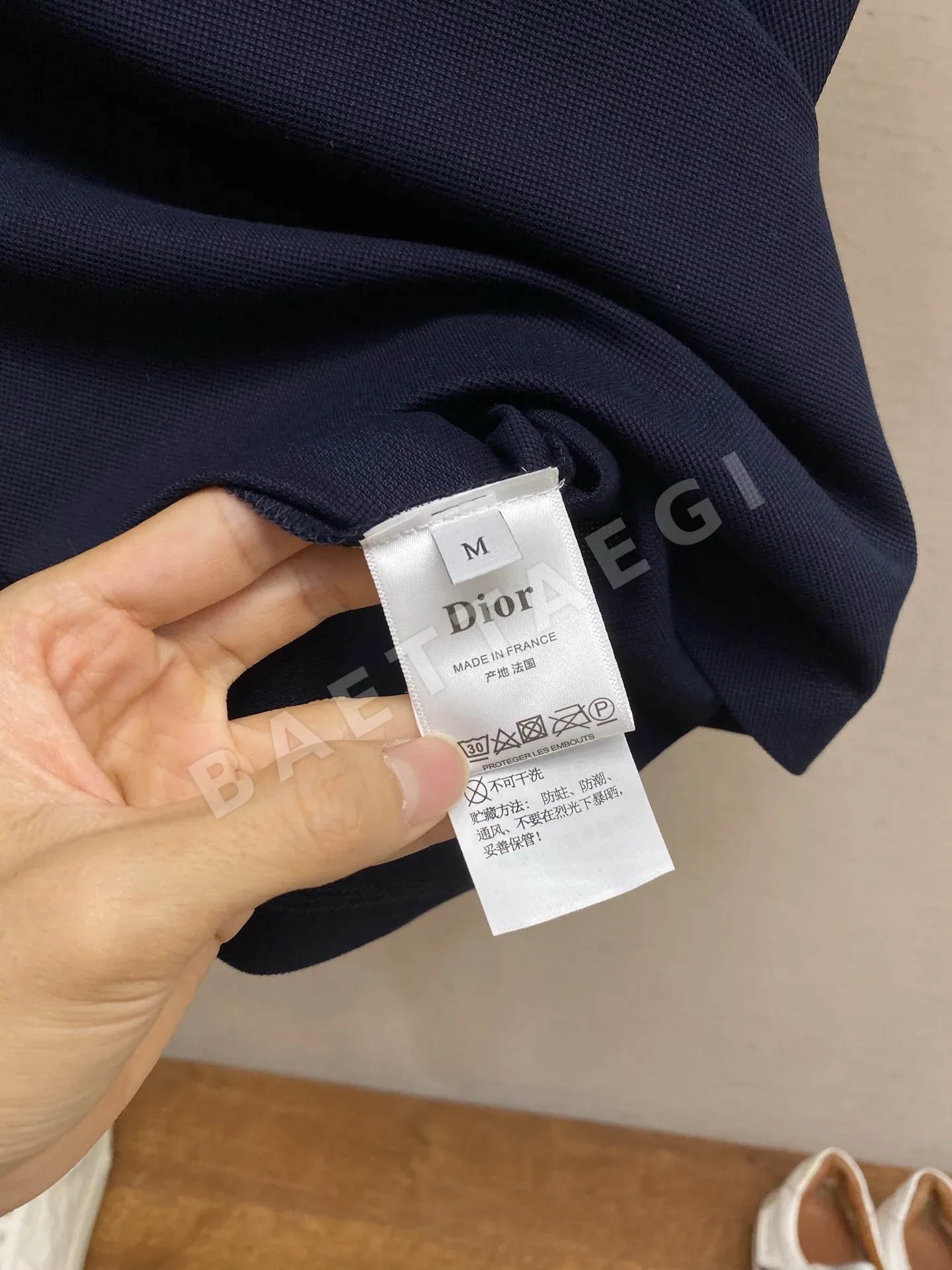 디올 클래식 꿀벌 자수 피케 코튼 폴로 티셔츠 상세 이미지 9