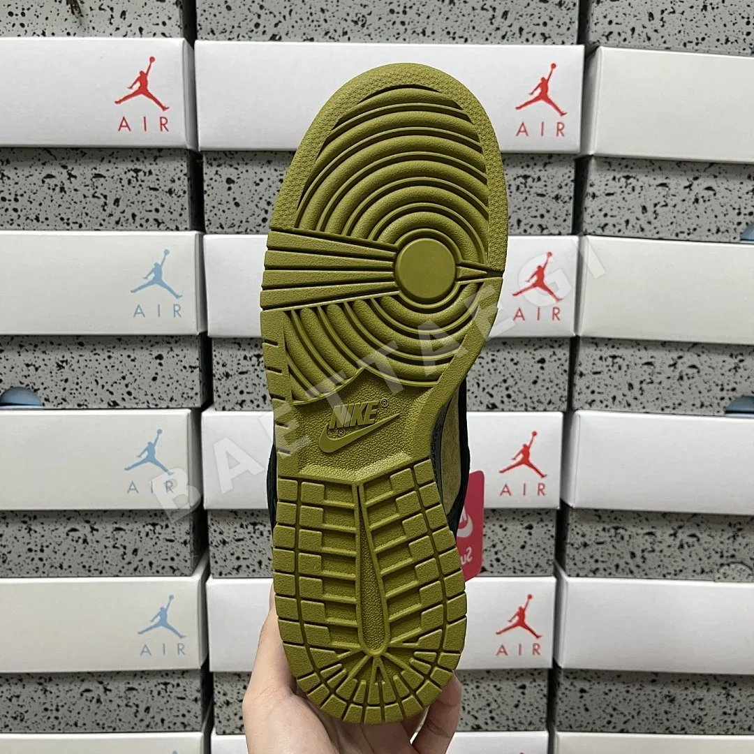 나이키 [S2] SB 덩크 로우 HQ8487-300 201038 Nike SB Dunk Low Supreme 94 Camper Green 상세 이미지 5
