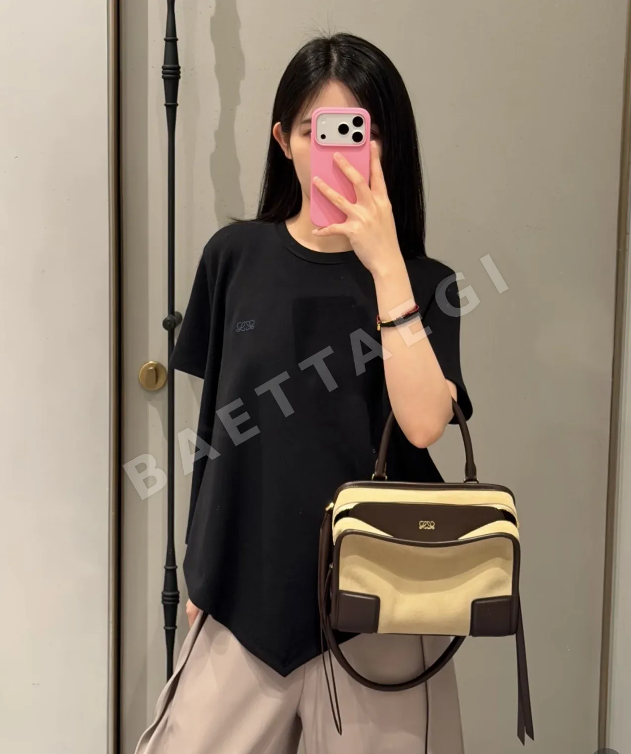 로에베 여성 반팔 상세 이미지 2