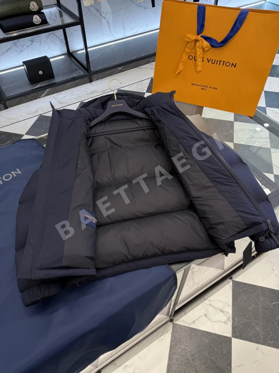 루이비통 루이 비통 모노그램 다운 블루종 블랙 컬러 후드 패딩 자켓 160072 Louis Vuitton Padding 상세 이미지 7