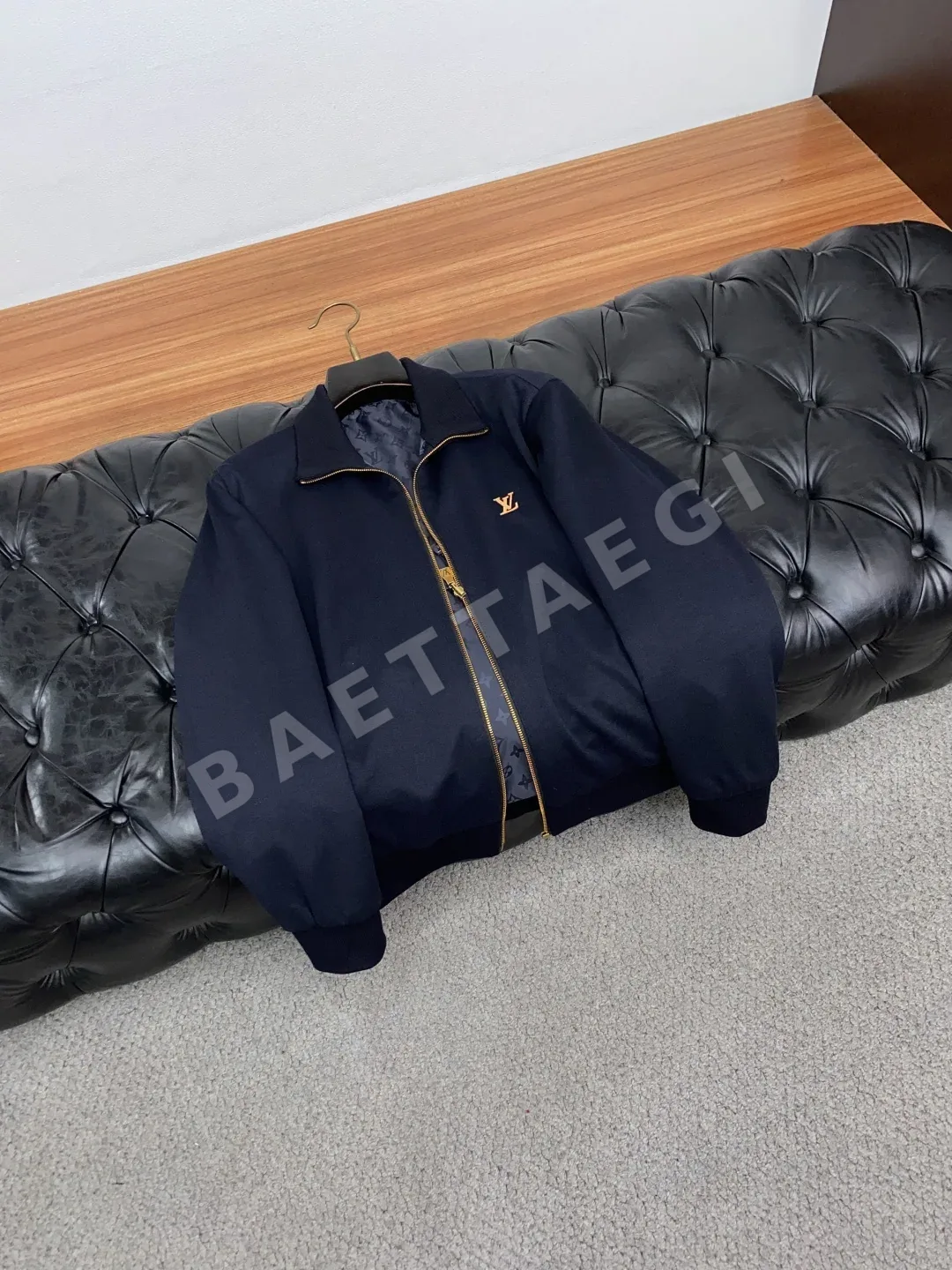 루이비통 뉴 모노그램 패턴 양면 스웨이드 보머 자켓 상세 이미지 6