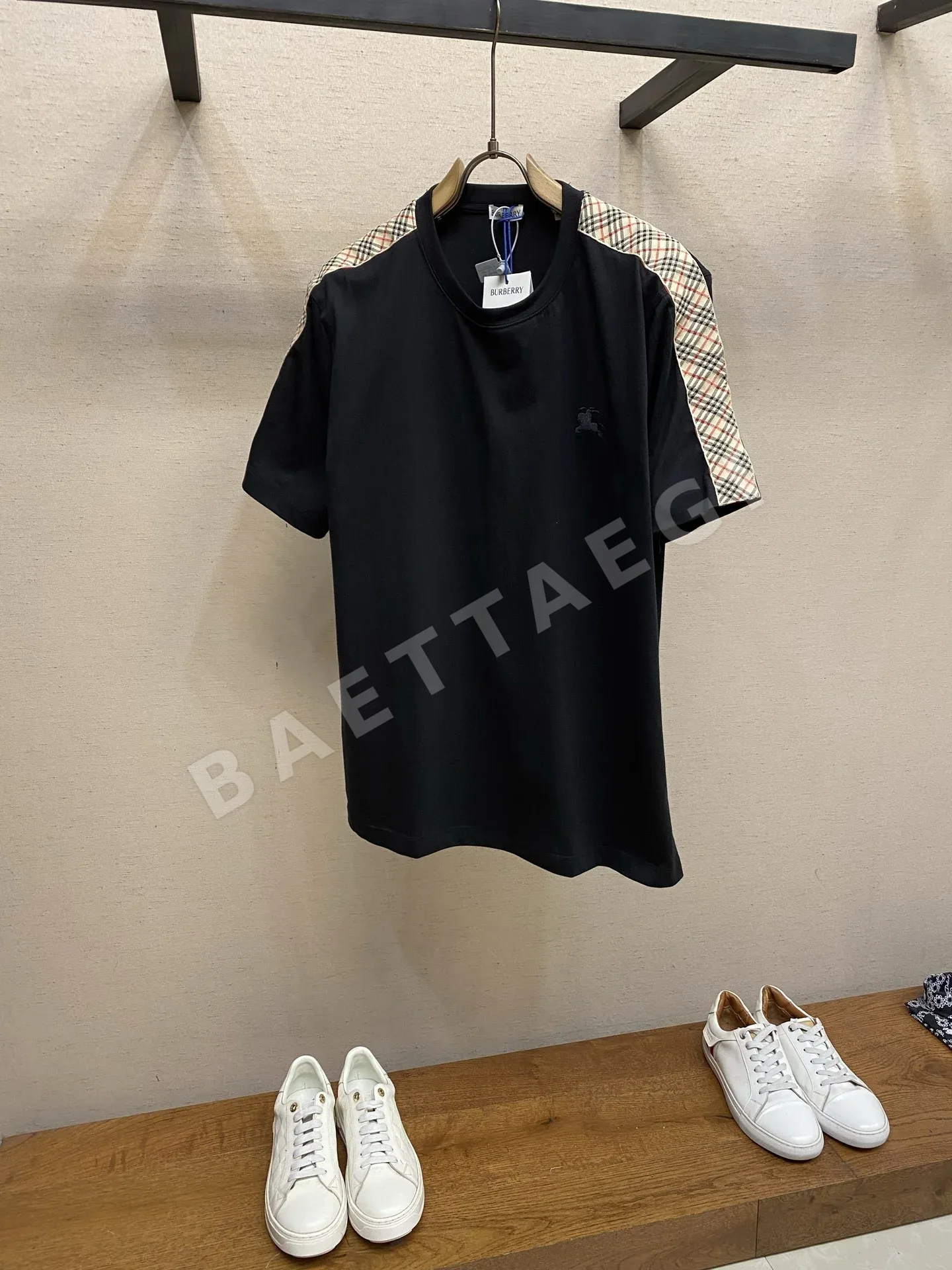 버버리 자수 체크 코튼 반팔 티셔츠 23498