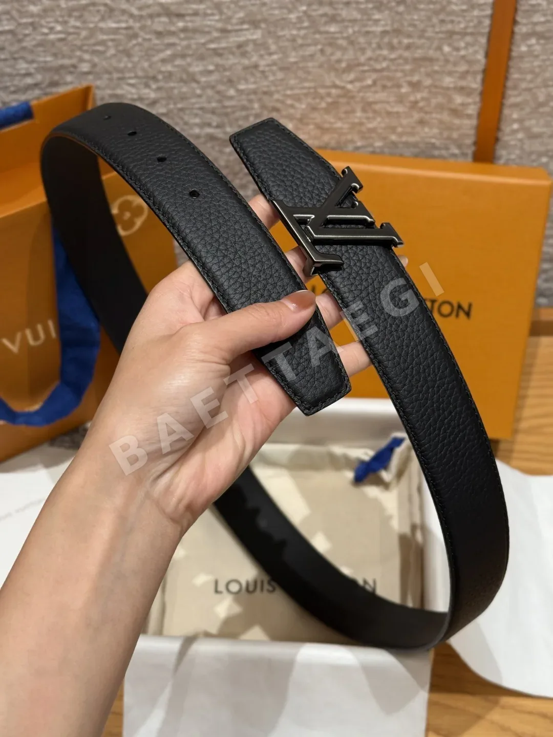 루이비통 이니셜 40mm 리버시블 가죽 벨트 상세 이미지 3