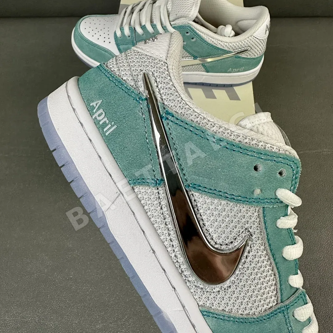 나이키 [TOP/S2] SB 덩크 로우 FD2562-400 200934 Nike SB Dunk Low April Skateboards 상세 이미지 3
