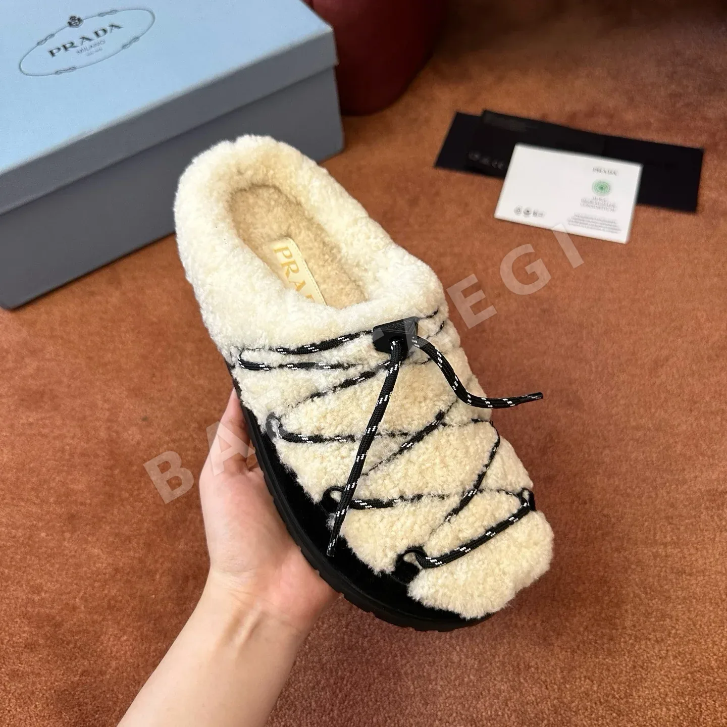 루이비통 봉디아 뮬 여성 스웨이드 블록 솔 상세 이미지 3