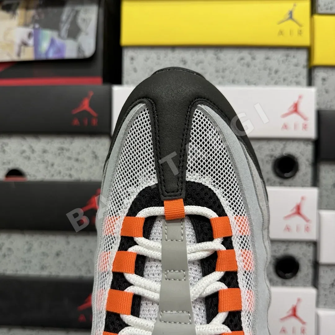 나이키 [GX] 에어 맥스 95 OG 블랙 그레이 오렌지 HM4740-005 201232 Nike Air Max 95 OG Big Bubble 상세 이미지 7