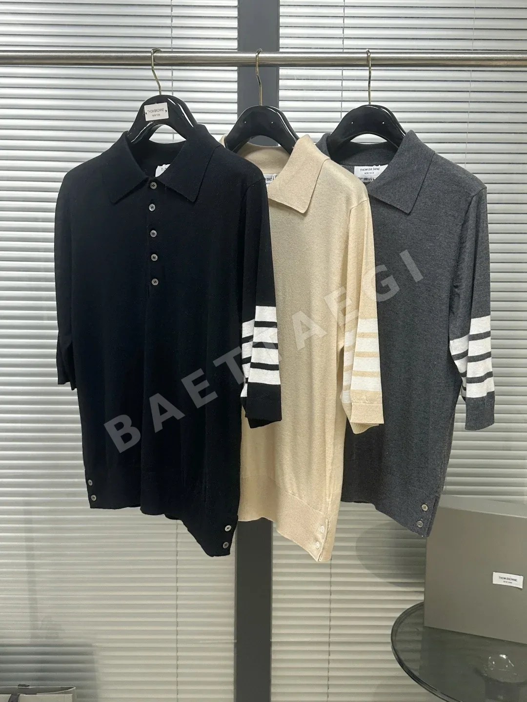 톰브라운 울 반팔 폴로셔츠 상세 이미지 4