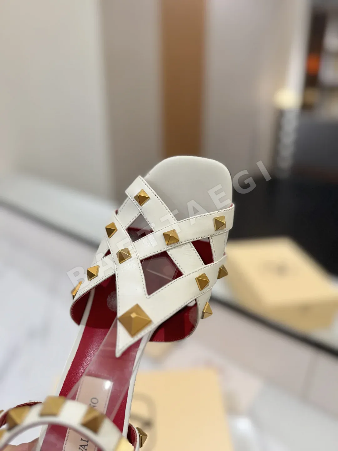 발렌티노 스퀘어토 아치 버클 스틸레토 힐 상세 이미지 6