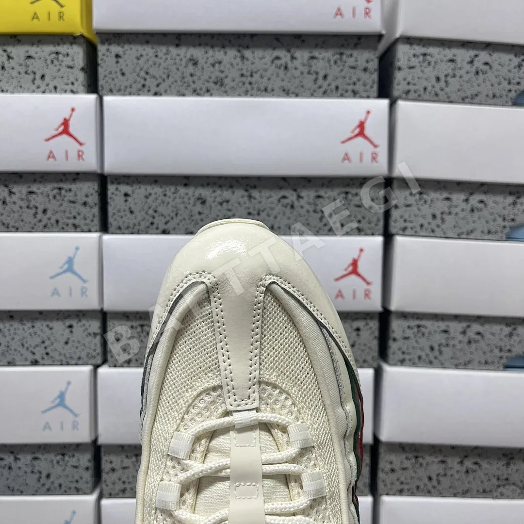 나이키 [KZ2.0] 에어 맥스 95 SP IB4453-100 201214 Nike Air Max 95 SP Undefeated Sail 상세 이미지 6
