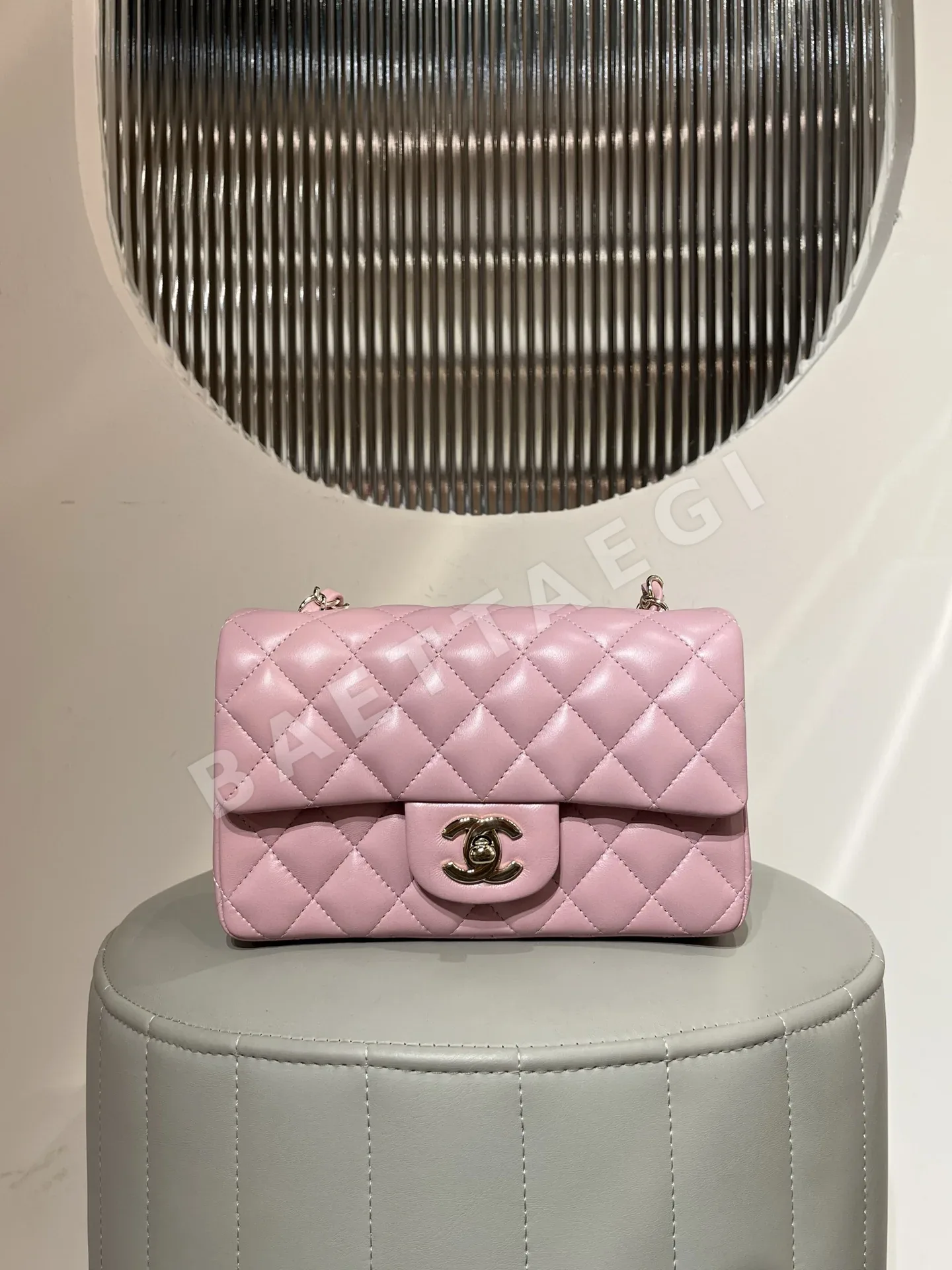 샤넬 지존 클래식 미니 20cm 플랩백 램스킨 핑크 136450