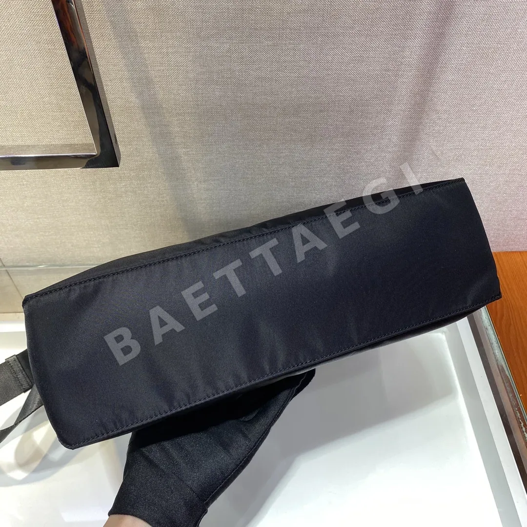 프라다 나일론 유니섹스 브리프케이스 가방 1BG876 상세 이미지 6