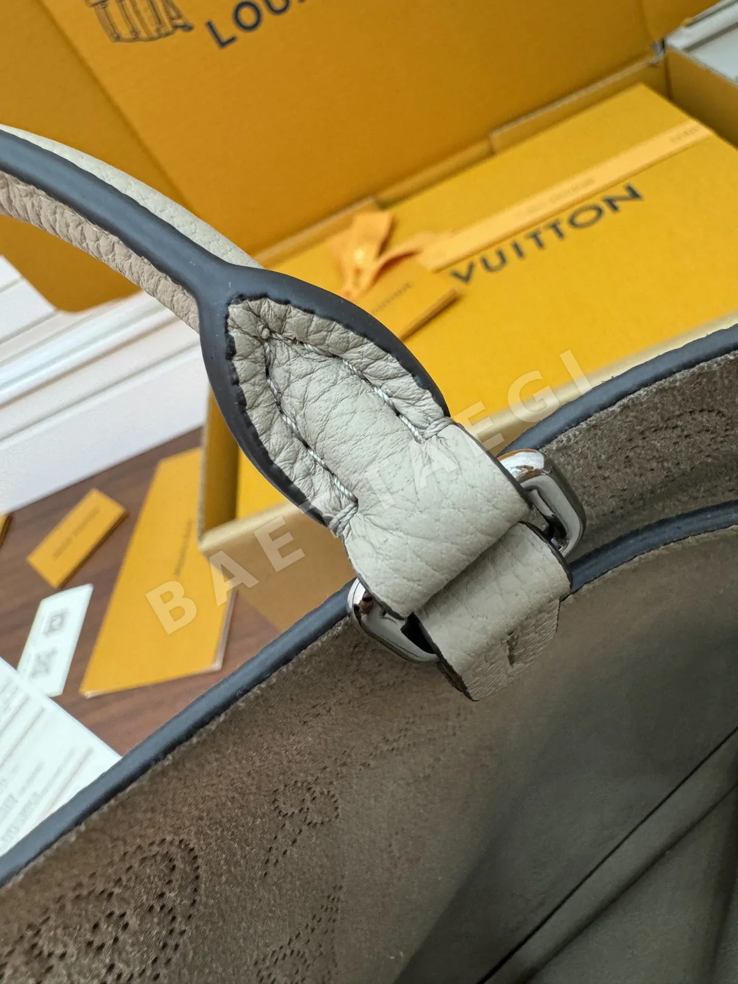 루이비통 M59201 가죽 가방 상세 이미지 8
