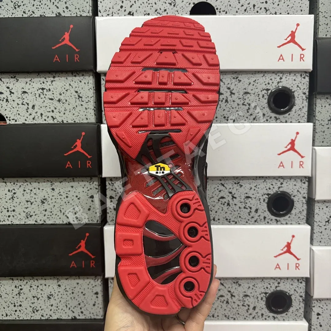나이키 [DF] 에어 맥스 플러스 IM4868-010 201076 Nike Air Max Plus Black Red 상세 이미지 5