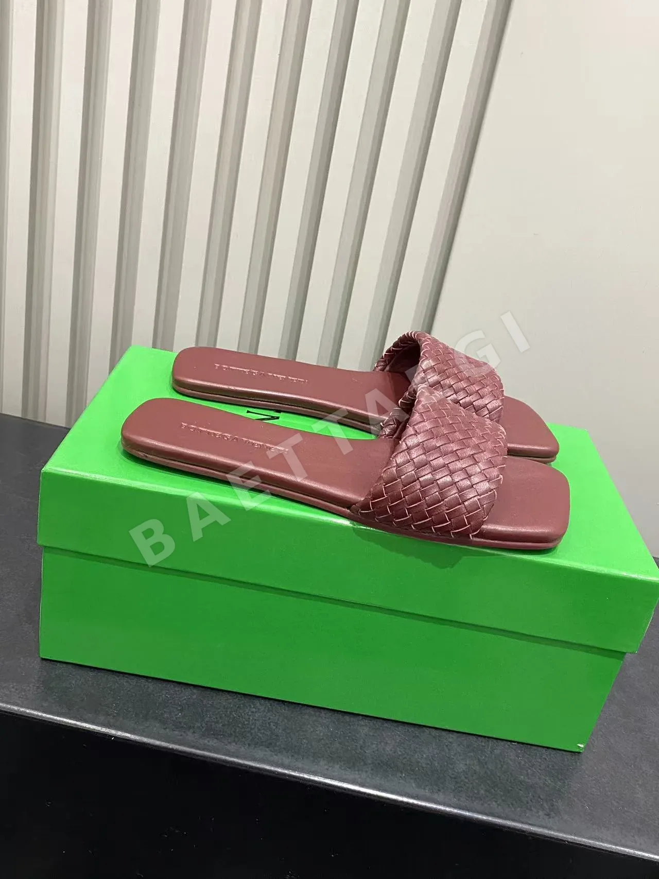 보테가베네타 스퀘어토 위빙 샌들 99378
