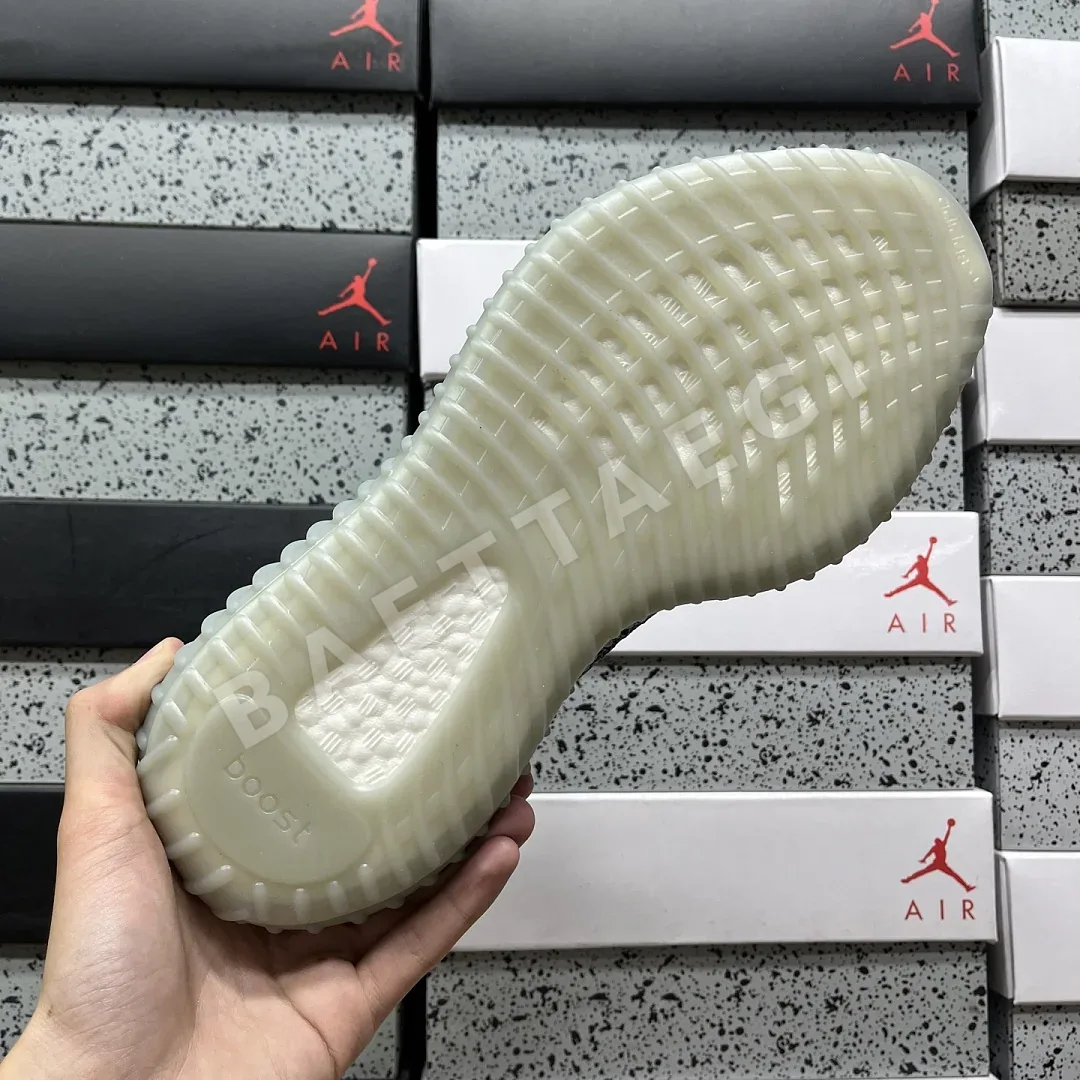 아디다스 [XQ] 이지 부스트 350 V2 GY7657 200792 Adidas Yeezy Boost 350 V2 Ash Blue 상세 이미지 4