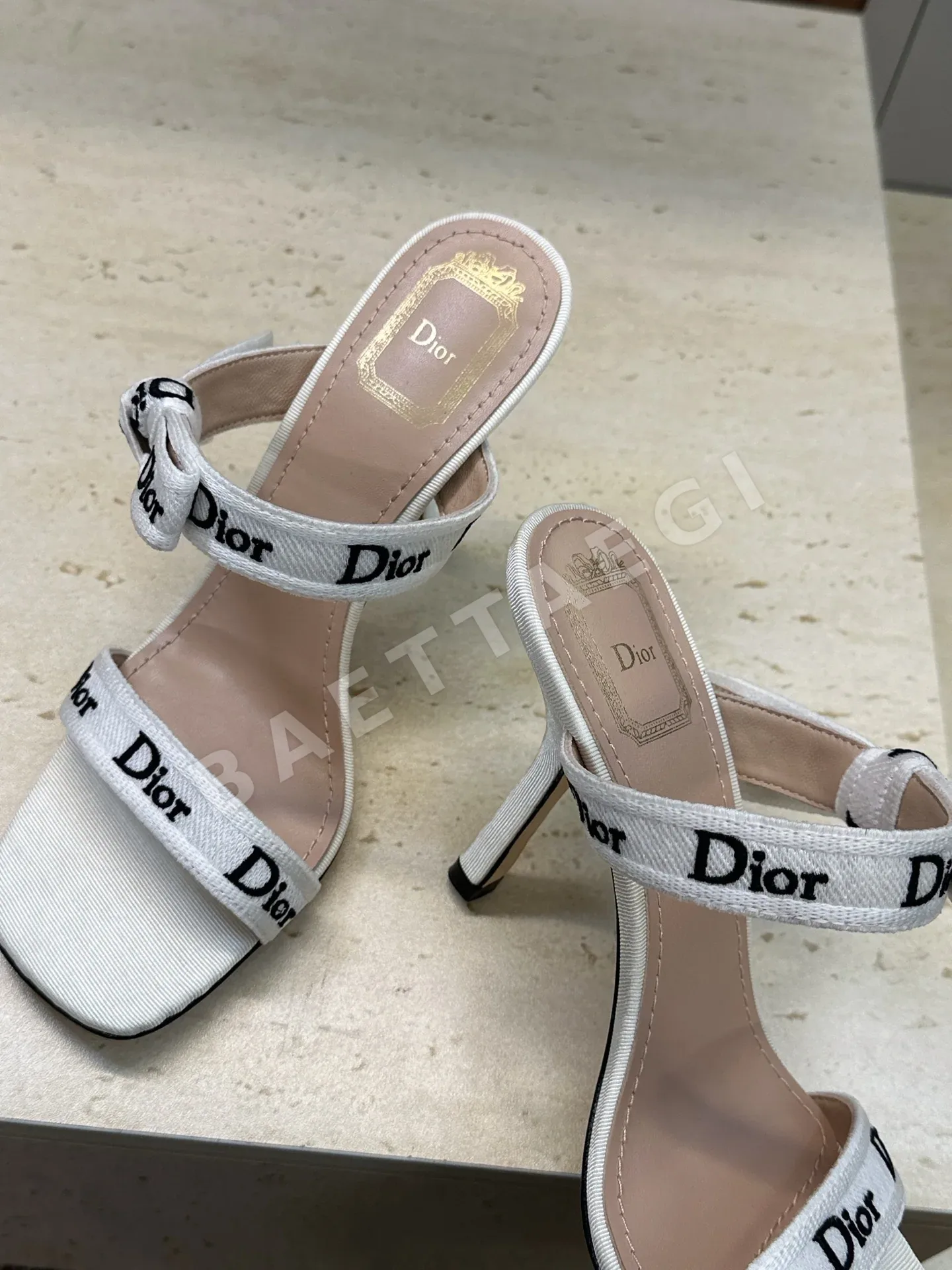 디올 J'ADIO*R 리본 3D 자수 오픈토 샌들 여성신발 상세 이미지 7