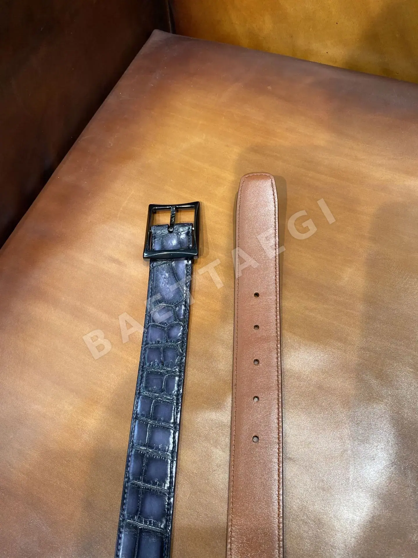 벨루티 크로커다일 가죽 벨트 상세 이미지 4
