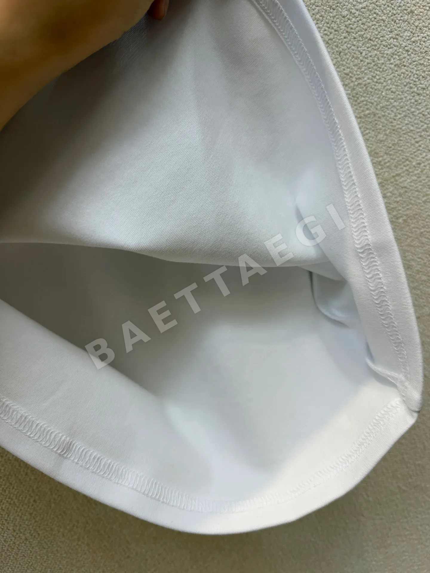 생로랑 자수 크롭 슬림핏 반팔 티셔츠 상세 이미지 6
